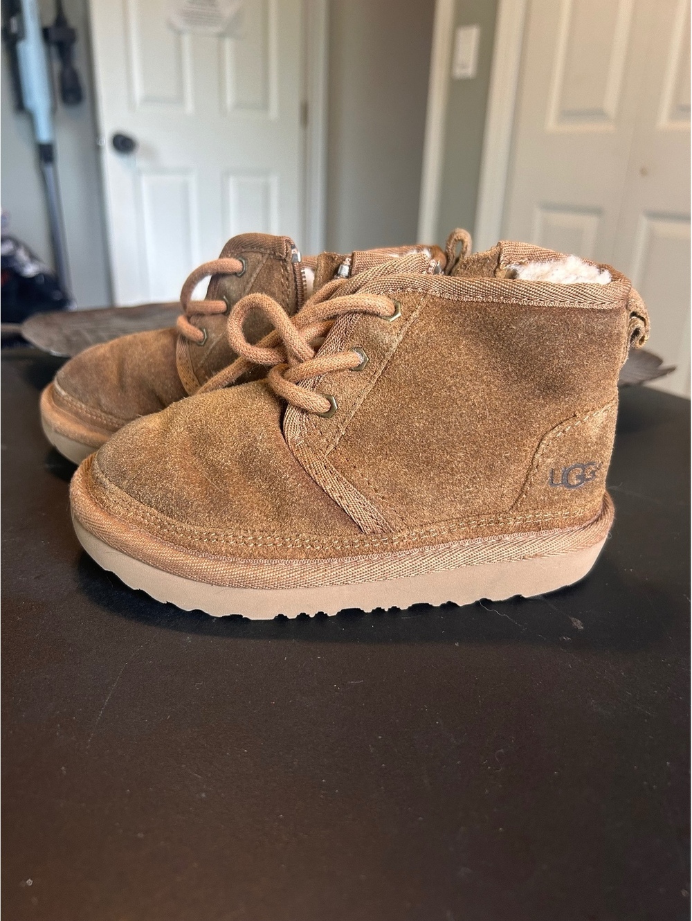 UGG Kids Brown Suede Shearling Lined Ankle Boots Size 9